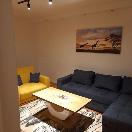 Holiday Apartaments 2 Ni Eksteriør billede