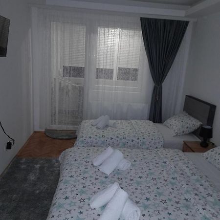 Holiday Apartaments 2 Ni Eksteriør billede