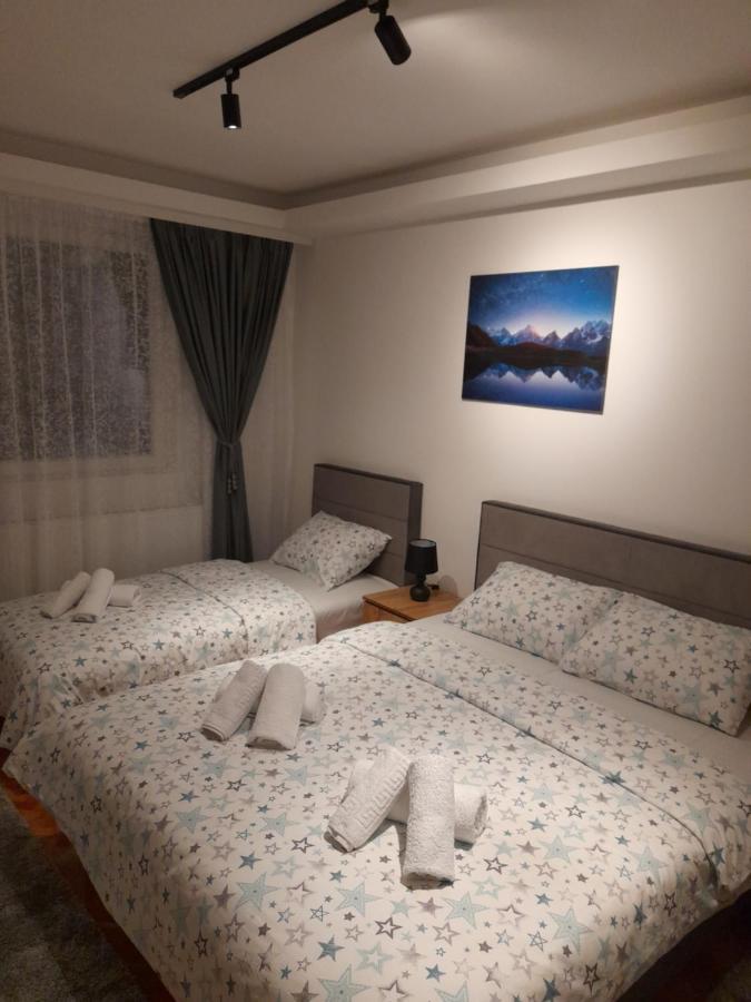 Holiday Apartaments 2 Ni Eksteriør billede