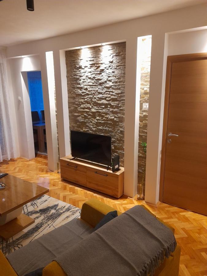 Holiday Apartaments 2 Ni Eksteriør billede