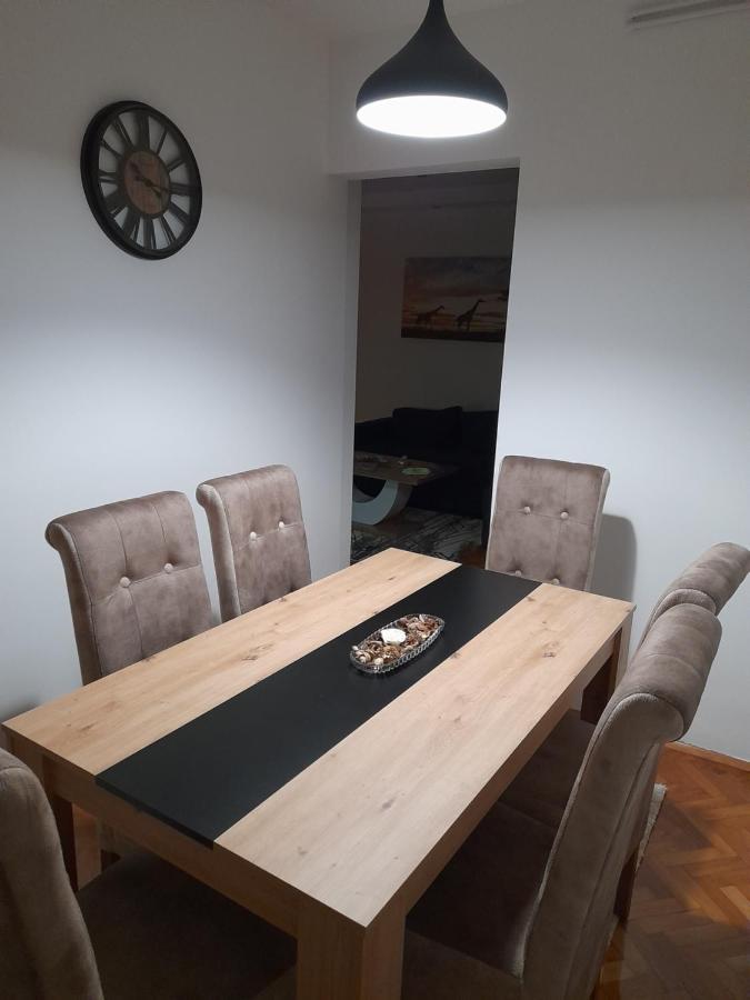 Holiday Apartaments 2 Ni Eksteriør billede