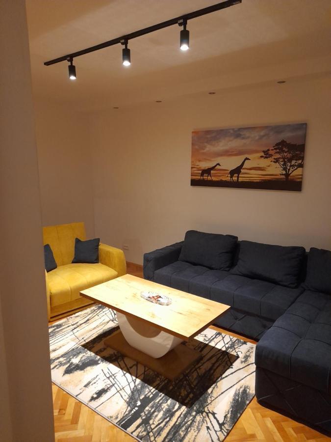 Holiday Apartaments 2 Ni Eksteriør billede