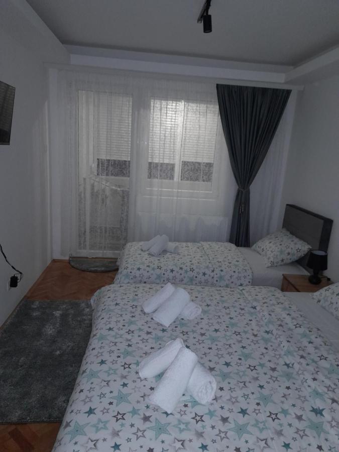 Holiday Apartaments 2 Ni Eksteriør billede