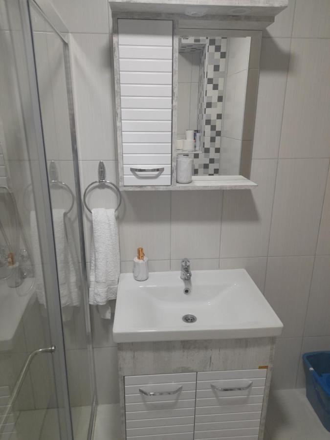Holiday Apartaments 2 Ni Eksteriør billede