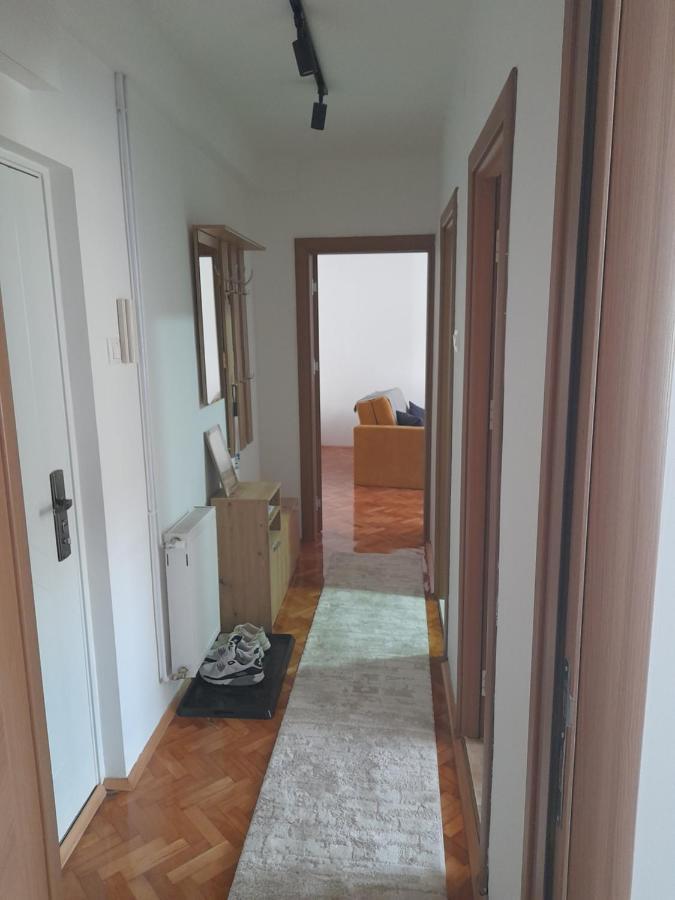 Holiday Apartaments 2 Ni Eksteriør billede