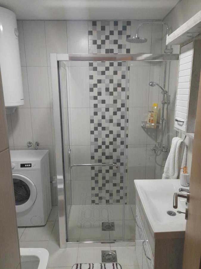 Holiday Apartaments 2 Ni Eksteriør billede