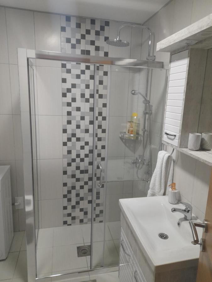 Holiday Apartaments 2 Ni Eksteriør billede