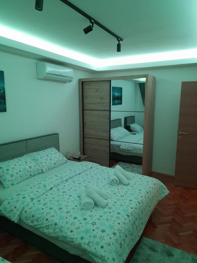 Holiday Apartaments 2 Ni Eksteriør billede