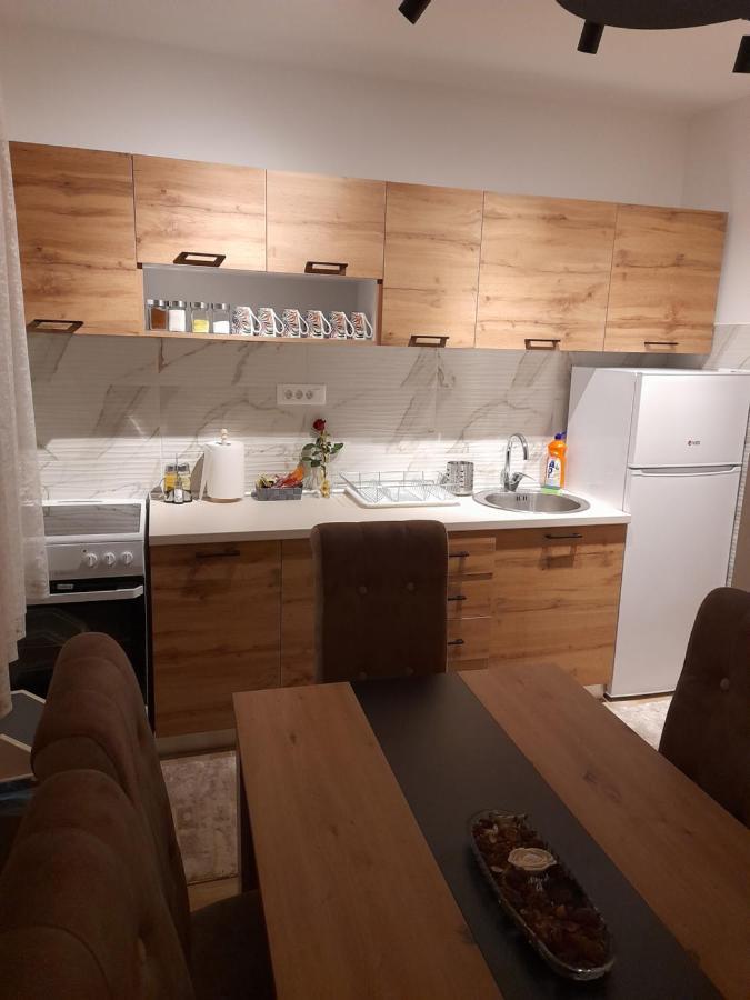 Holiday Apartaments 2 Ni Eksteriør billede