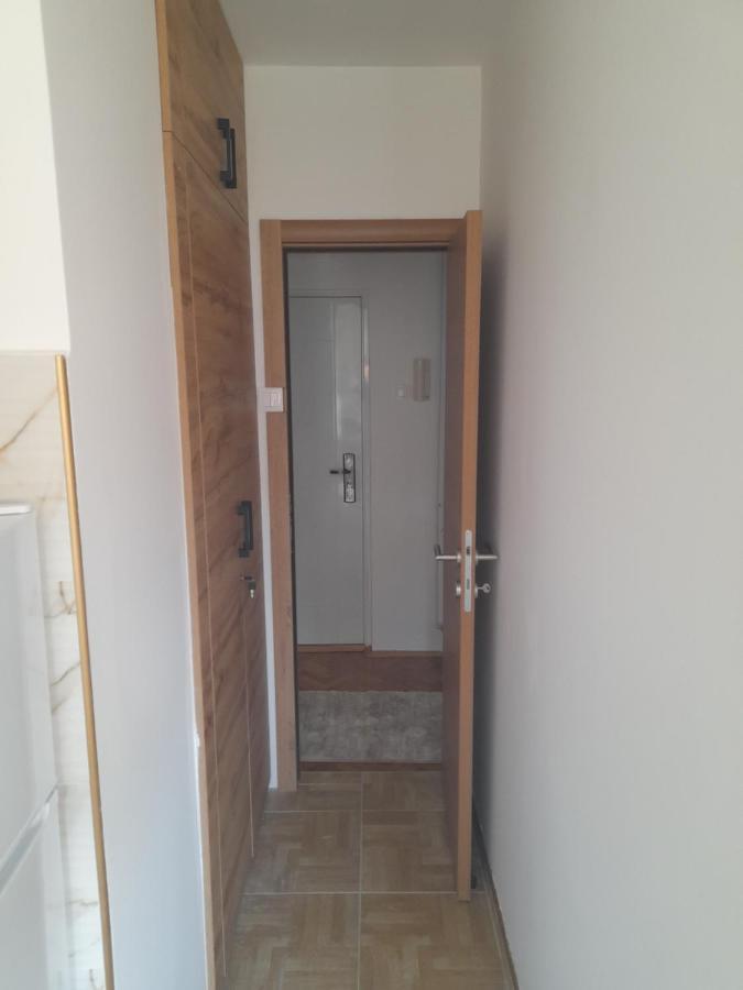Holiday Apartaments 2 Ni Eksteriør billede