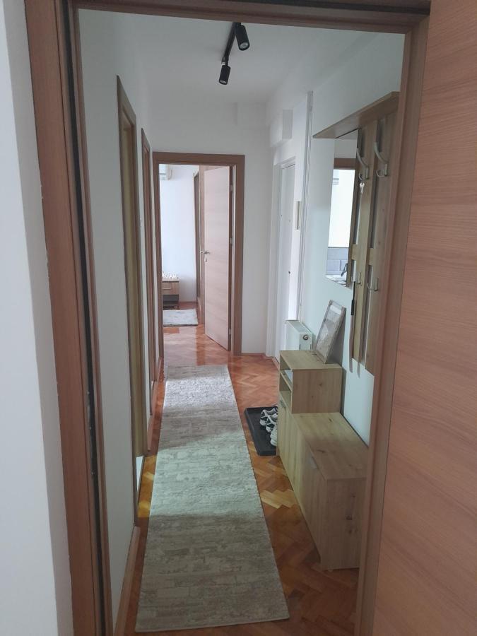 Holiday Apartaments 2 Ni Eksteriør billede