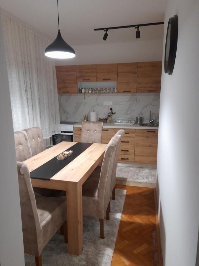 Holiday Apartaments 2 Ni Eksteriør billede