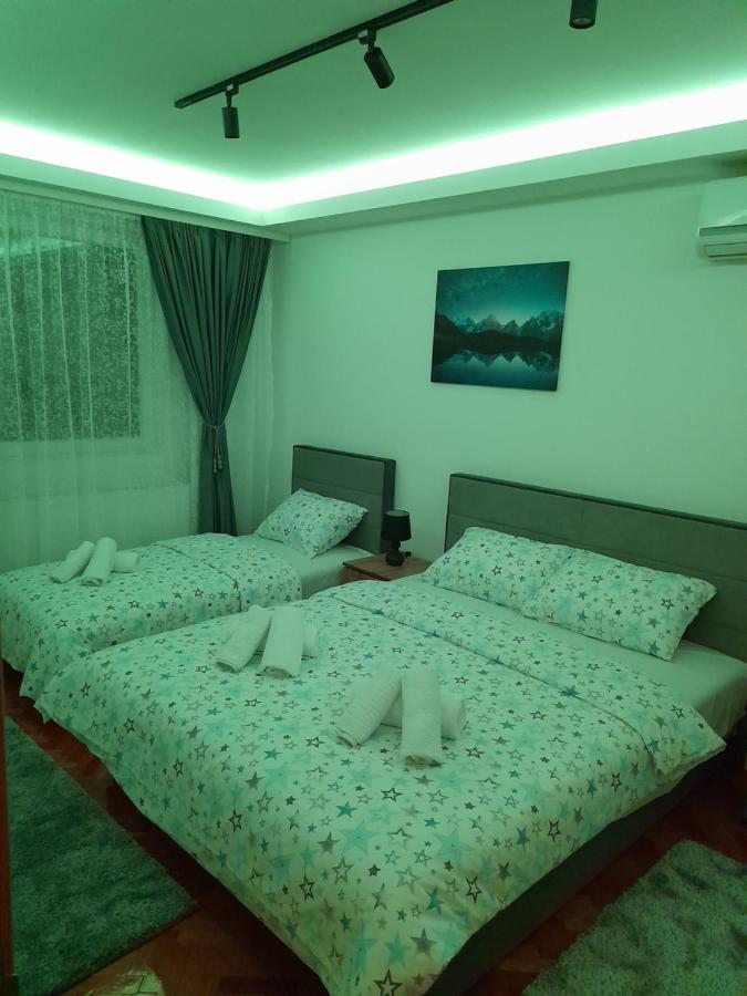 Holiday Apartaments 2 Ni Eksteriør billede