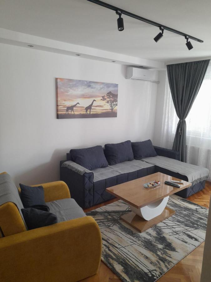 Holiday Apartaments 2 Ni Eksteriør billede
